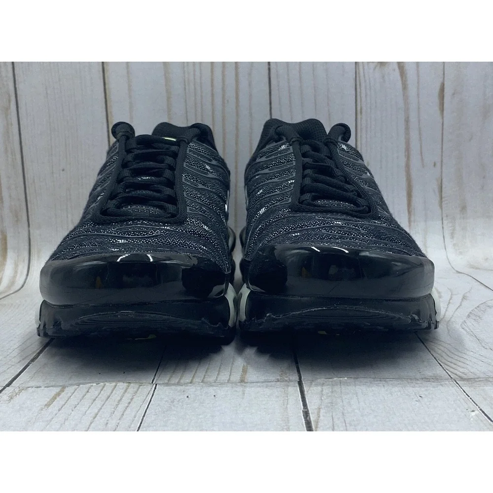Nike Air Max Plus‎ SE Black Chrome Size 7 DM7570‑001